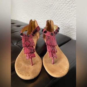 Eldeman pink and black thong sandal